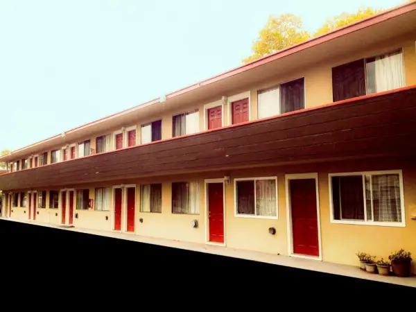 Marina Inn 5